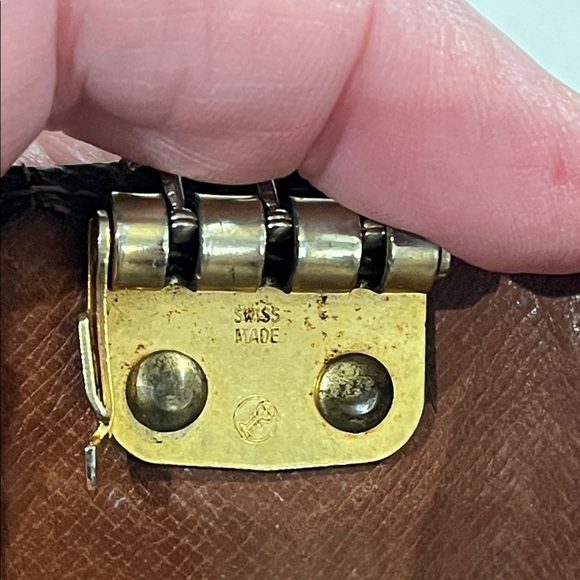 Louis Vuitton Monogram 3-Key Holder - Picture 7 of 9